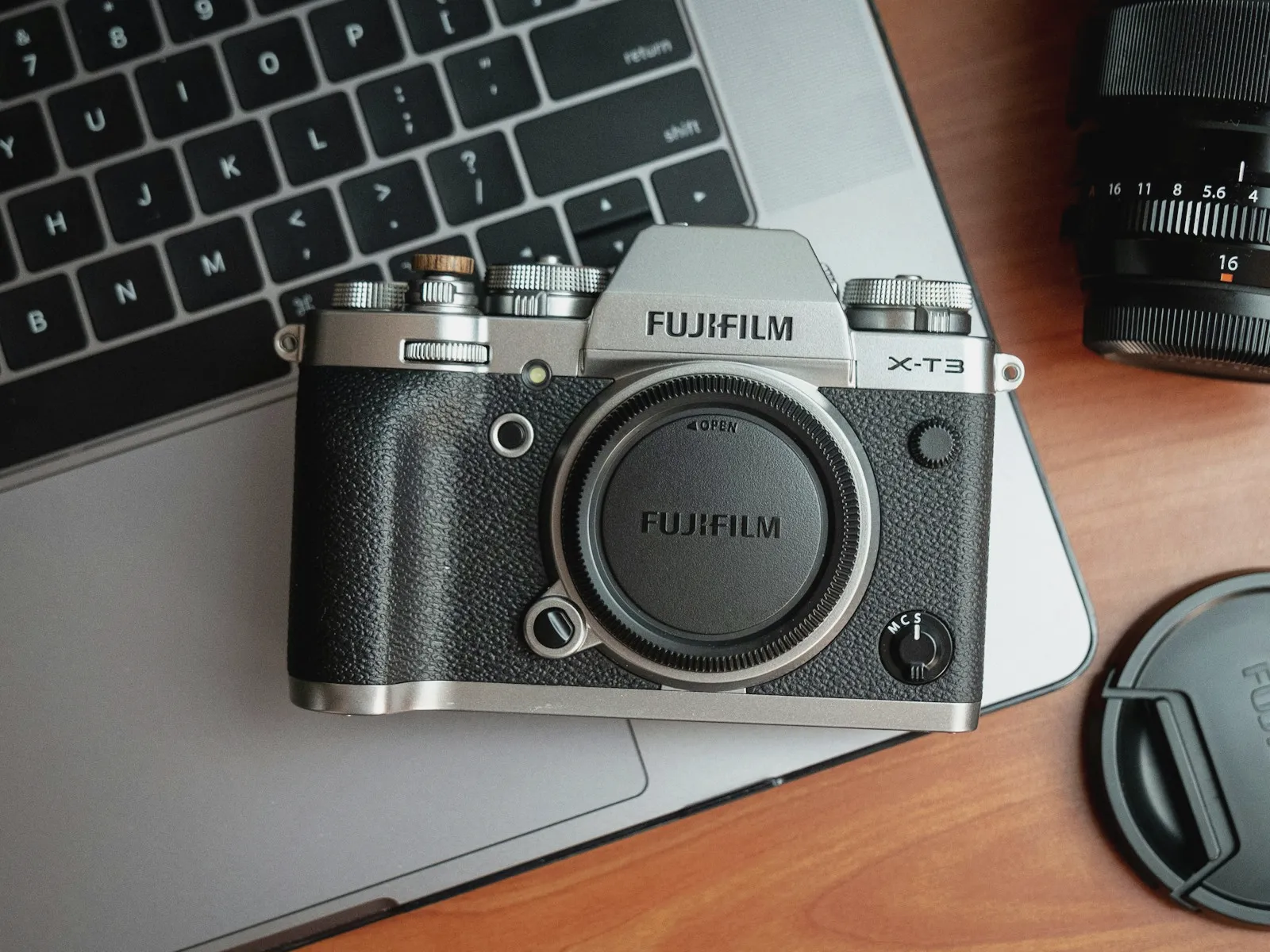 Fujifilm X-T4 עם 18-55, כמו חדשה